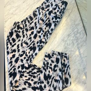 Varley soft high-rise yoga leggings. Size M